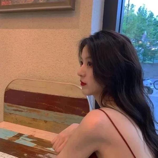 闪耀的她